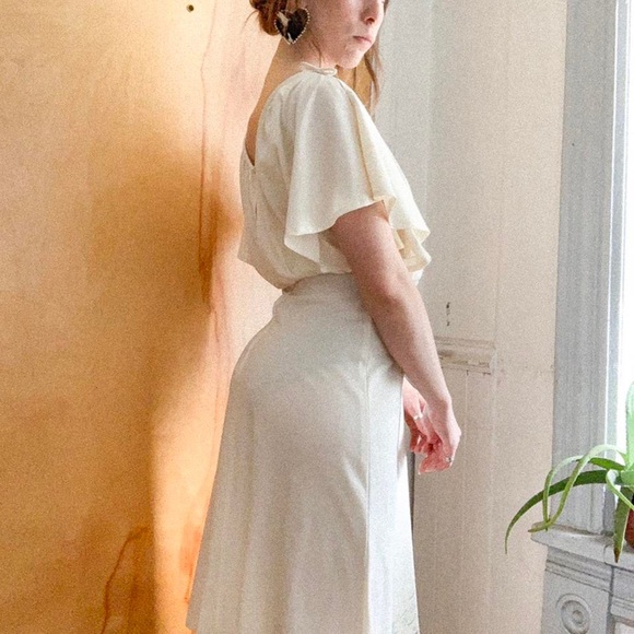 SOLD — Vintage 70s Soft Ivory Butterfly Sleeved Dress - Picture 3 of 4